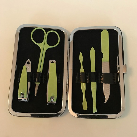 women's grooming kit